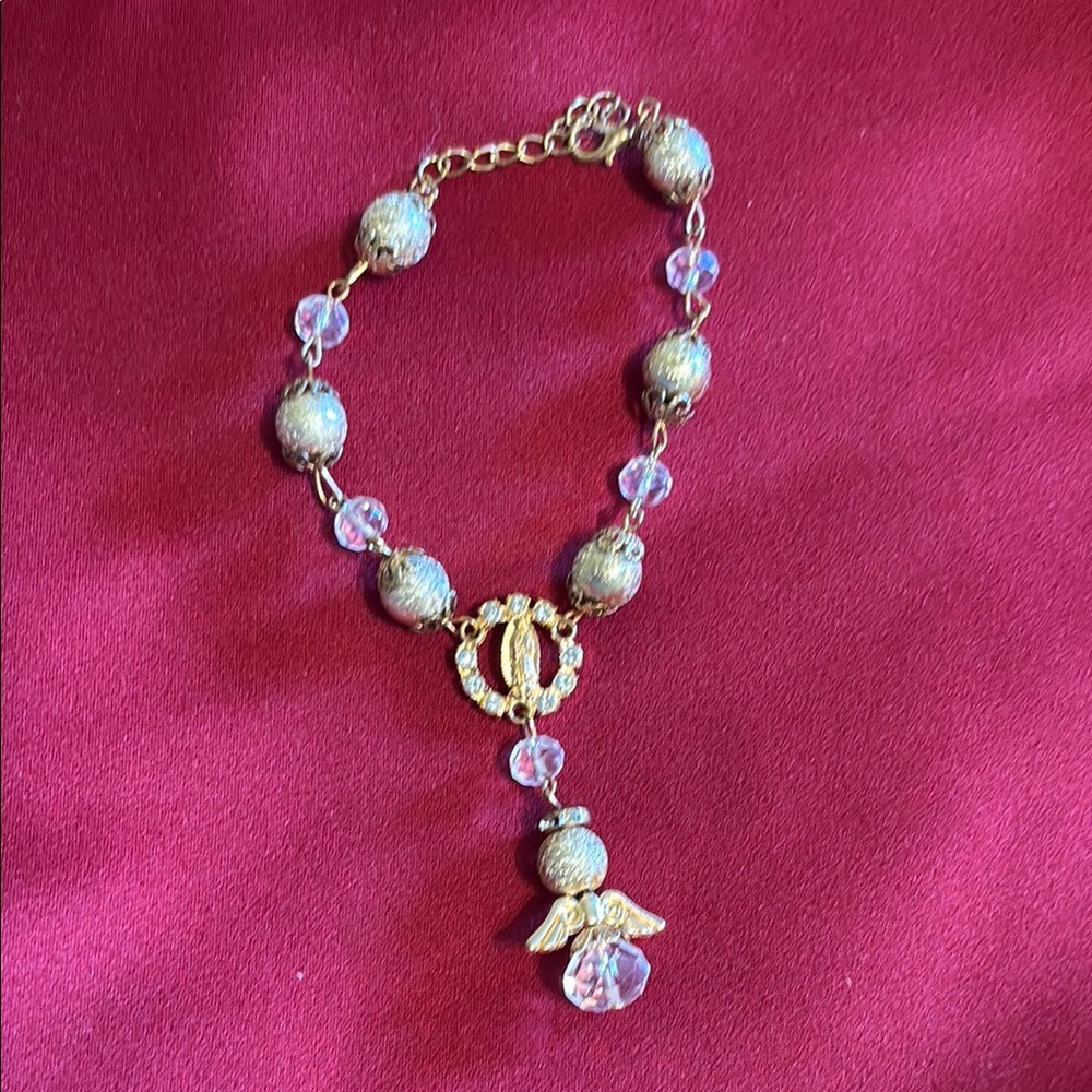 Elegant Gold Angel Pendant Bracelet